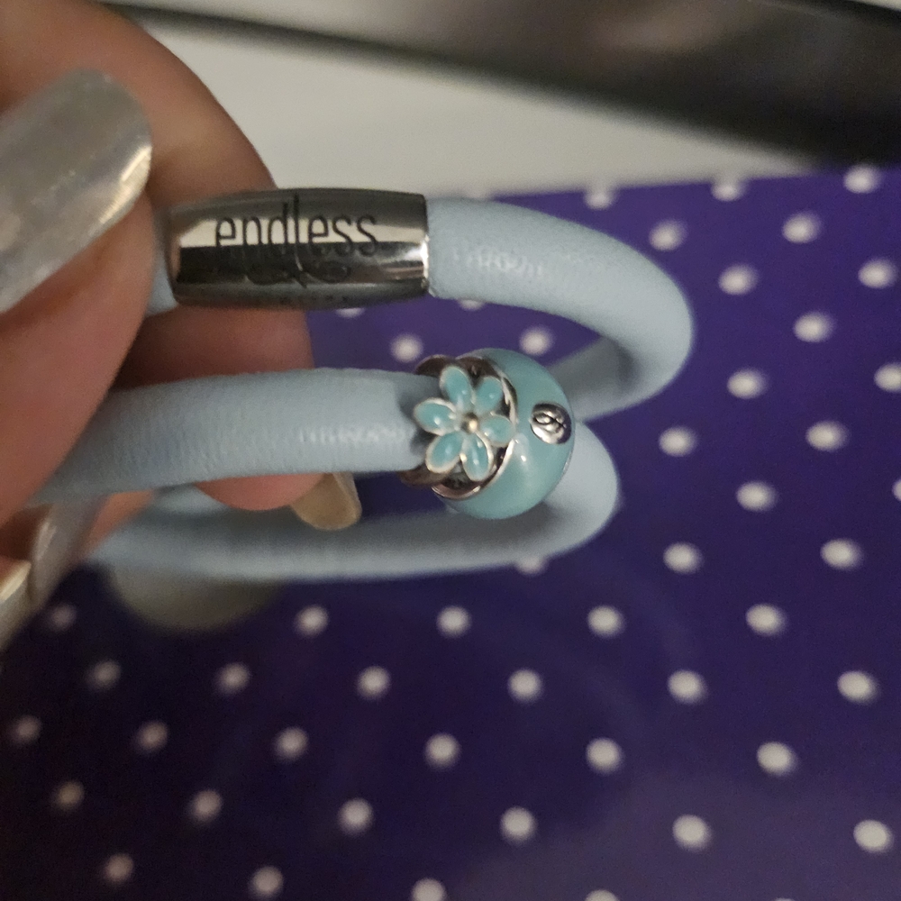 Elegant Blue Leather Bracelet - Picture 3 of 3